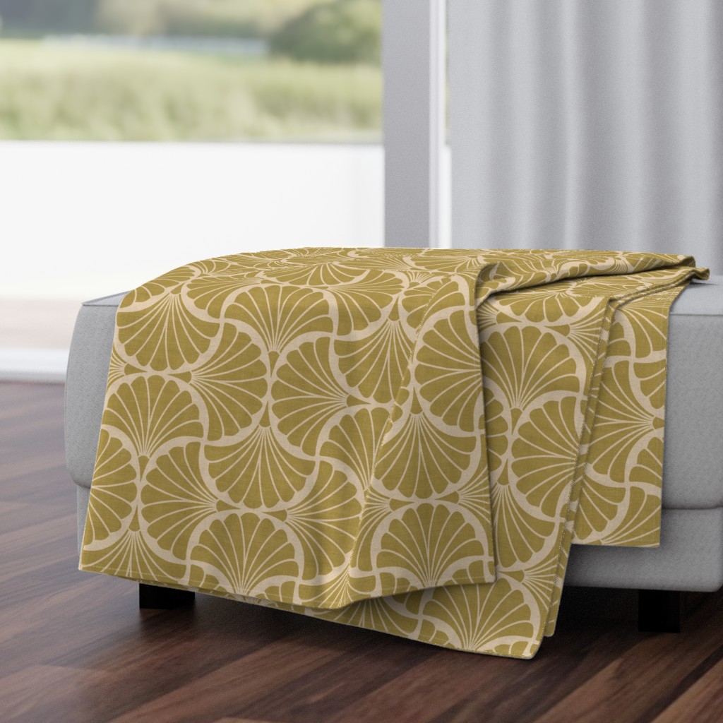 Art Deco Golden Scallop Shell Fan Repeat on Beige Linen Texture — throw-blanket